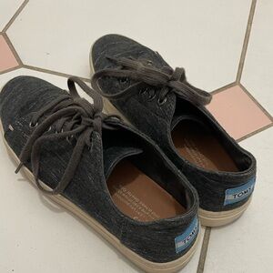 Toms Shoes Ladies Size 6.5, Grey Colour